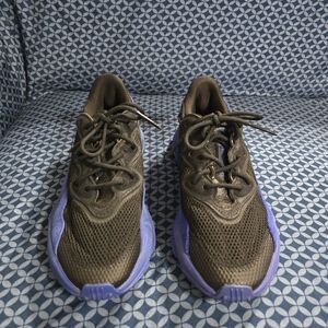 Adidas - Big Kids Ozweego Black and Royal Blue Athletic Running Shoes. Size 6